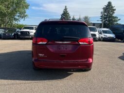 
										2017 Chrysler Pacifica LX full									