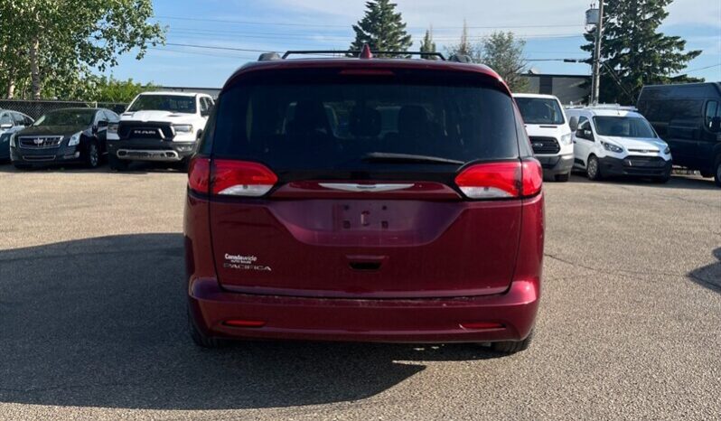 
								2017 Chrysler Pacifica LX full									