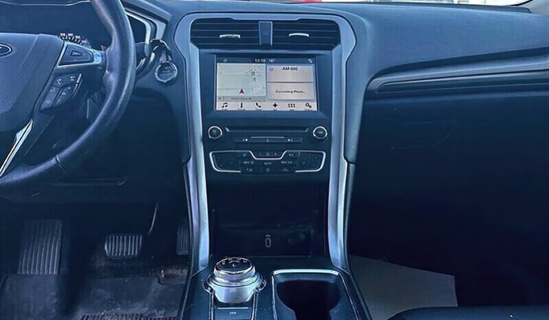 
								2017 Ford Fusion SE full									
