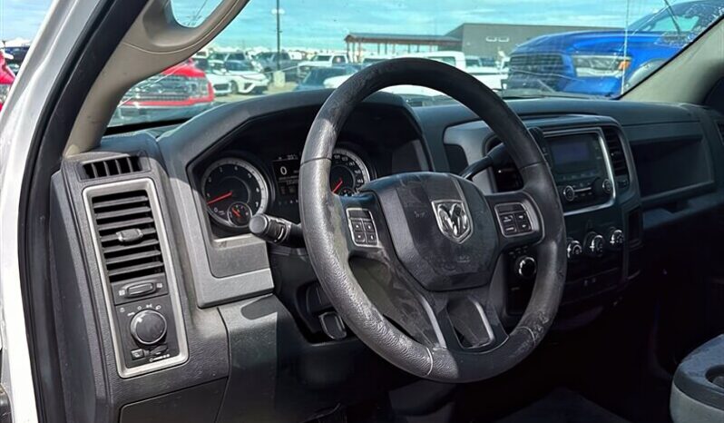 
								2017 RAM 1500 ST full									