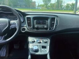 
										2016 Chrysler 200 LX full									