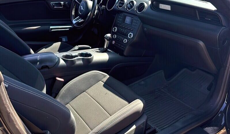 
								2016 Ford Mustang V6 Fastback full									