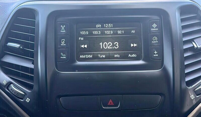 
								2016 Jeep Cherokee Sport Altitude full									
