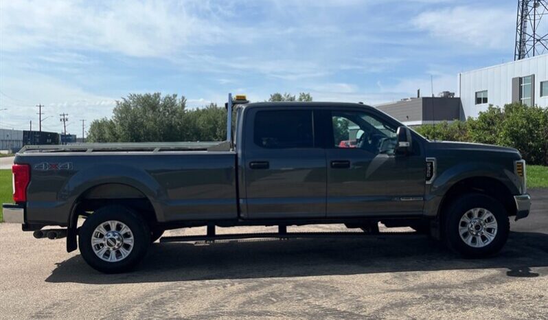 
								2019 Ford F-350 Super Duty XLT full									
