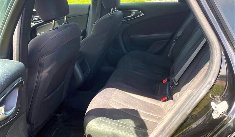 
								2016 Chrysler 200 LX full									