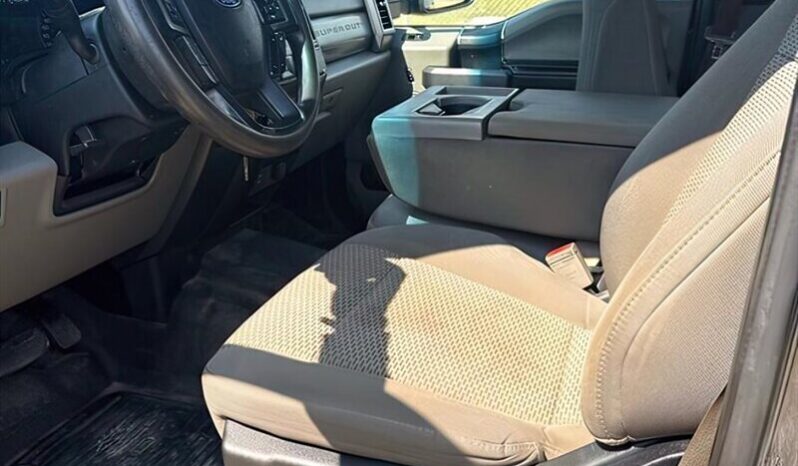 
								2019 Ford F-350 Super Duty XLT full									