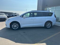 
										2021 Chrysler Pacifica Touring full									