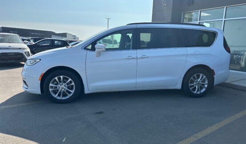
								2021 Chrysler Pacifica Touring full									
