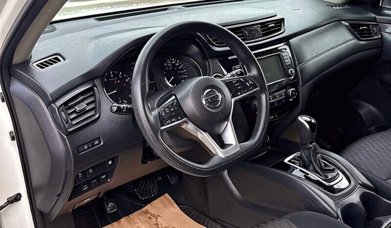 
								2019 Nissan Rogue SV full									