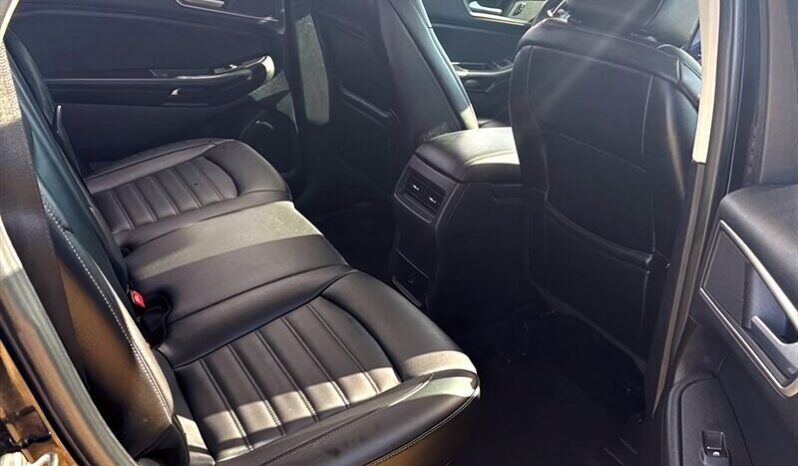 
								2022 Ford Edge SEL full									