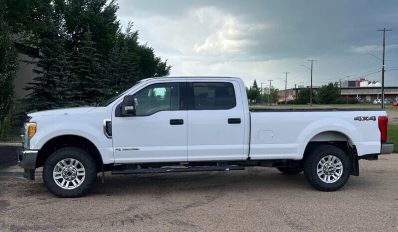 
								2017 Ford F-350 Super Duty XLT full									