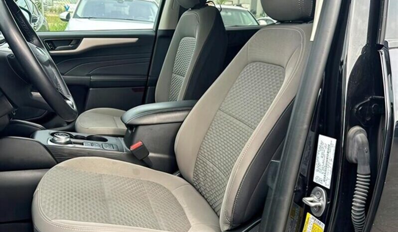 
								2022 Ford Escape SE full									