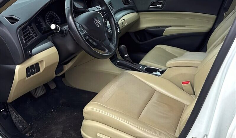 
								2017 Acura ILX w/Premium full									