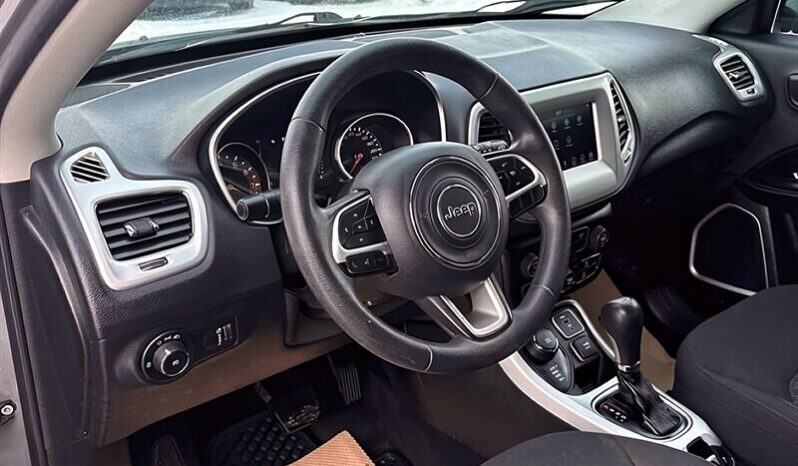 
								2019 Jeep Compass Upland full									