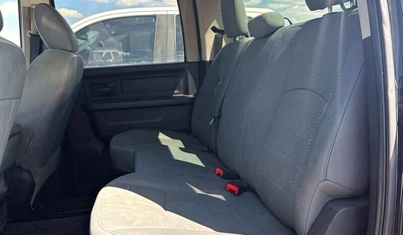
								2014 RAM 1500 ST full									