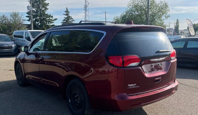 
								2017 Chrysler Pacifica LX full									