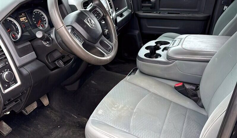 
								2014 RAM 1500 ST full									