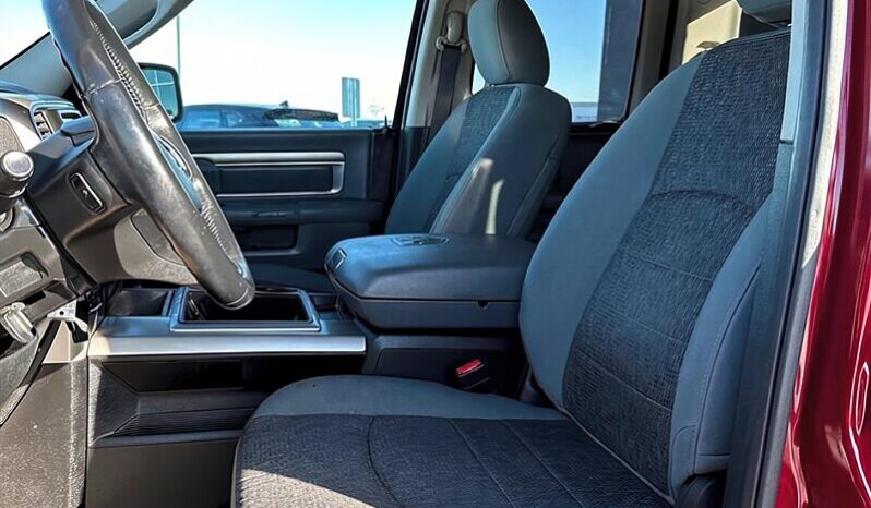 
								2015 RAM 1500 Big Horn full									