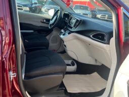 
										2017 Chrysler Pacifica LX full									