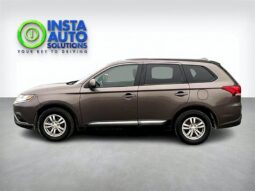 
										2019 Mitsubishi Outlander ES full									