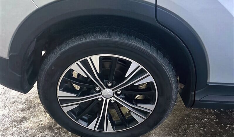 
								2020 Mitsubishi Eclipse Cross ES full									