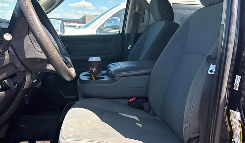 
								2014 RAM 1500 ST full									