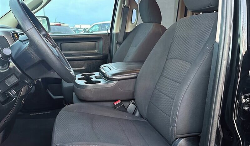
								2019 RAM 1500 Express full									