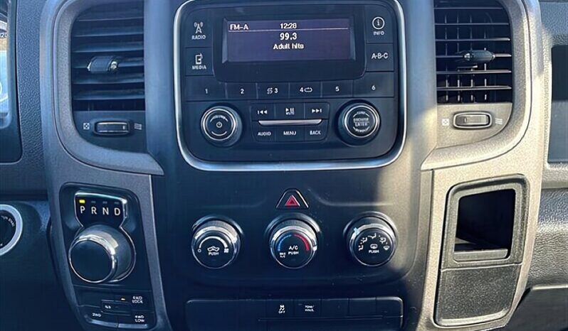 
								2017 RAM 1500 ST full									