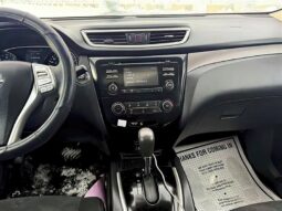 
										2016 Nissan Rogue SV Moonroof full									