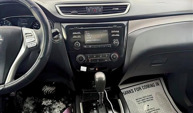 
								2016 Nissan Rogue SV Moonroof full									