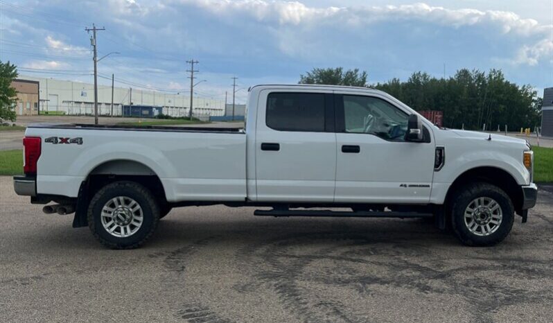 
								2017 Ford F-350 Super Duty XLT full									