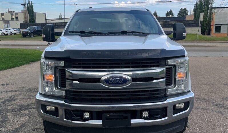 
								2017 Ford F-350 Super Duty XLT full									