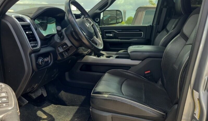 
								2021 RAM 3500 Laramie Dually Diesel Night Edition Aisin full									