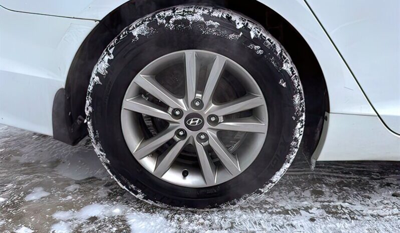 
								2016 Hyundai Sonata GL full									