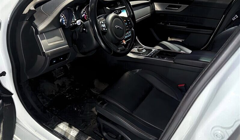 
								2017 Jaguar XF 35t Premium AWD full									