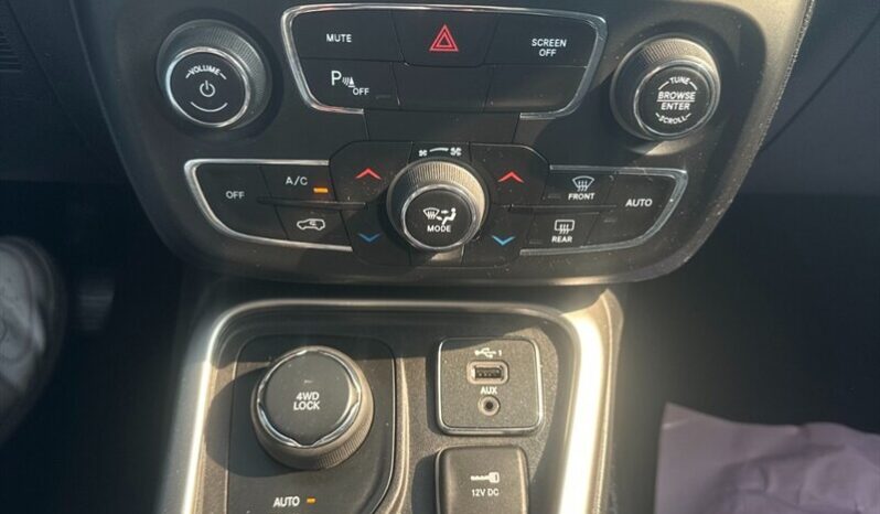 
								2019 Jeep Compass North full									