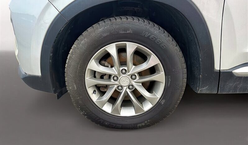 
								2019 Hyundai Santa Fe Essential 2.4L full									