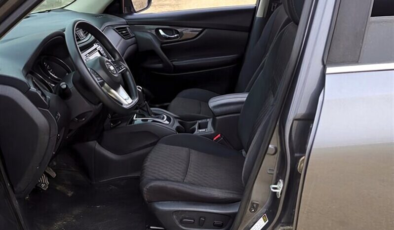 
								2018 Nissan Rogue SV full									