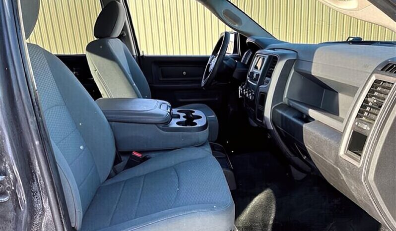 
								2017 RAM 1500 ST full									