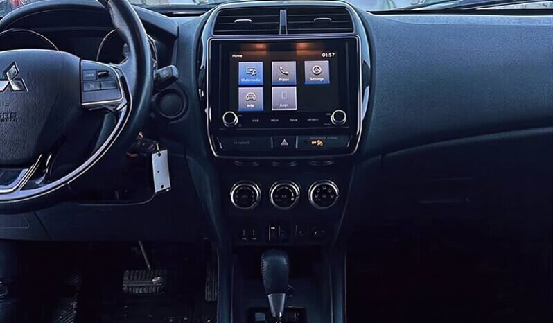 
								2022 Mitsubishi RVR SE full									