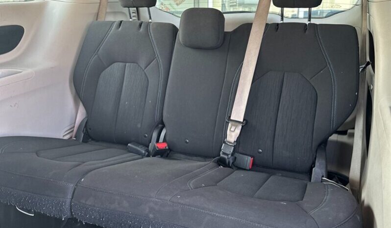 
								2021 Chrysler Pacifica Touring full									