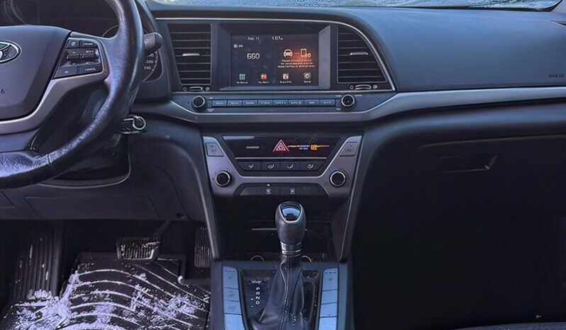 
								2017 Hyundai Elantra GL full									