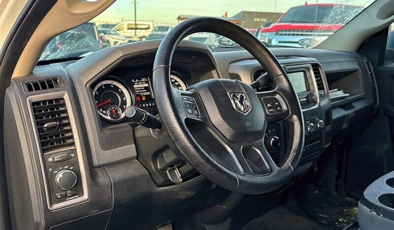 
								2017 RAM 1500 ST full									