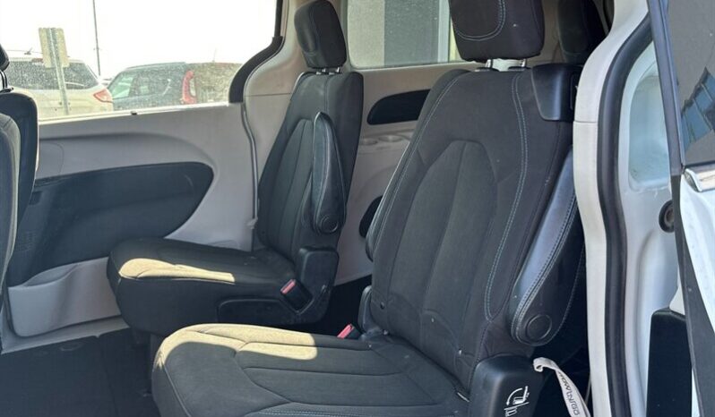 
								2021 Chrysler Pacifica Touring full									