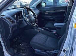 
										2022 Mitsubishi RVR SE full									