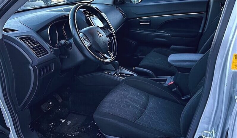 
								2022 Mitsubishi RVR SE full									