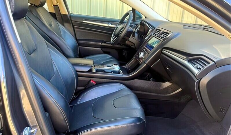 
								2020 Ford Fusion Hybrid Titanium full									