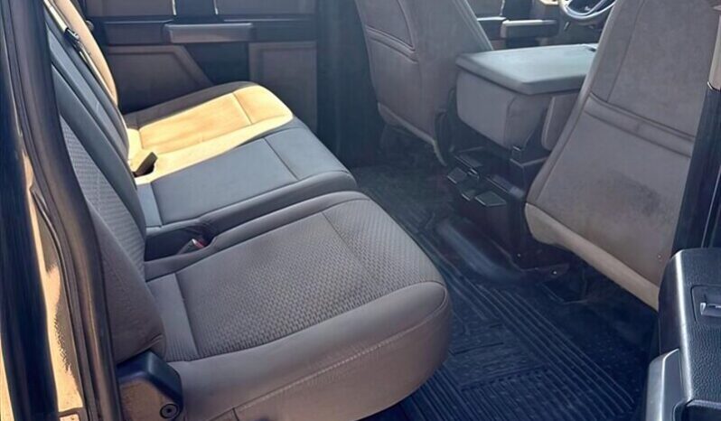 
								2019 Ford F-350 Super Duty XLT full									