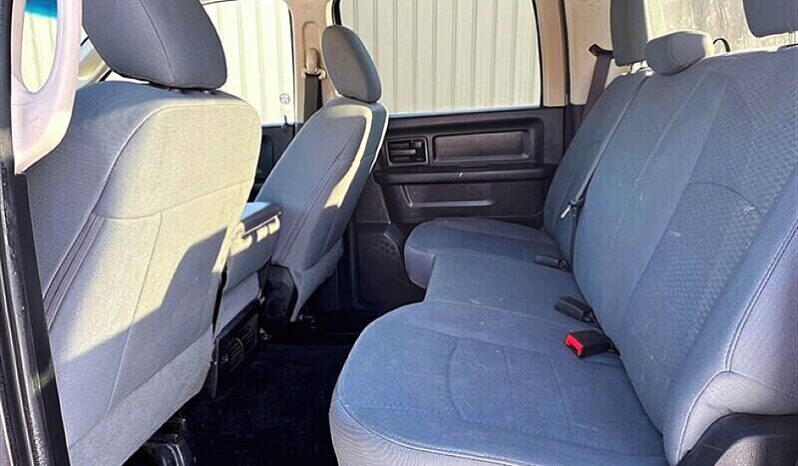 
								2017 RAM 1500 ST full									