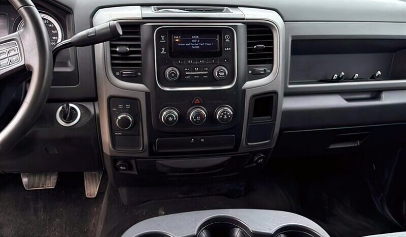 
								2014 RAM 1500 ST full									